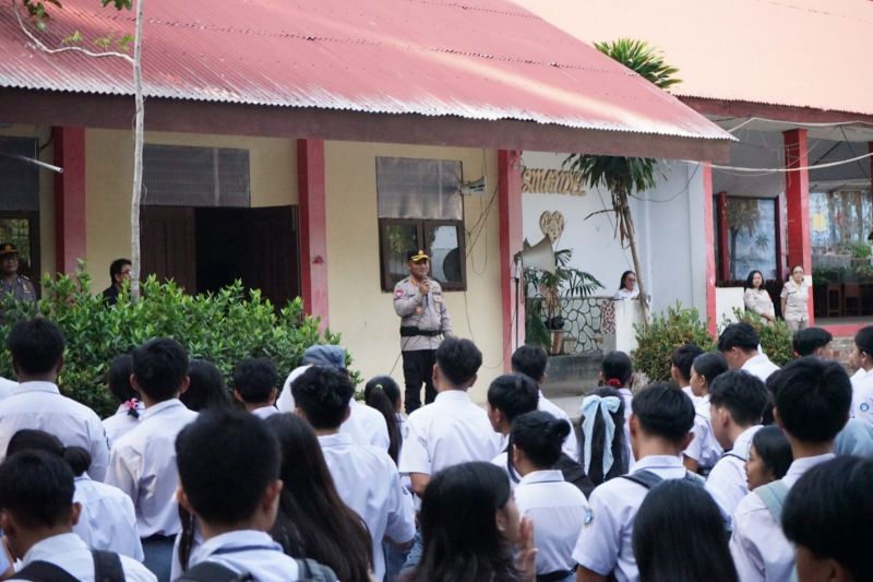 Polda Sulut Ajak Siswa Berperilaku Disiplin, Jauhi Tawura...