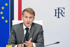 Prancis Belum Reda, Macron ...