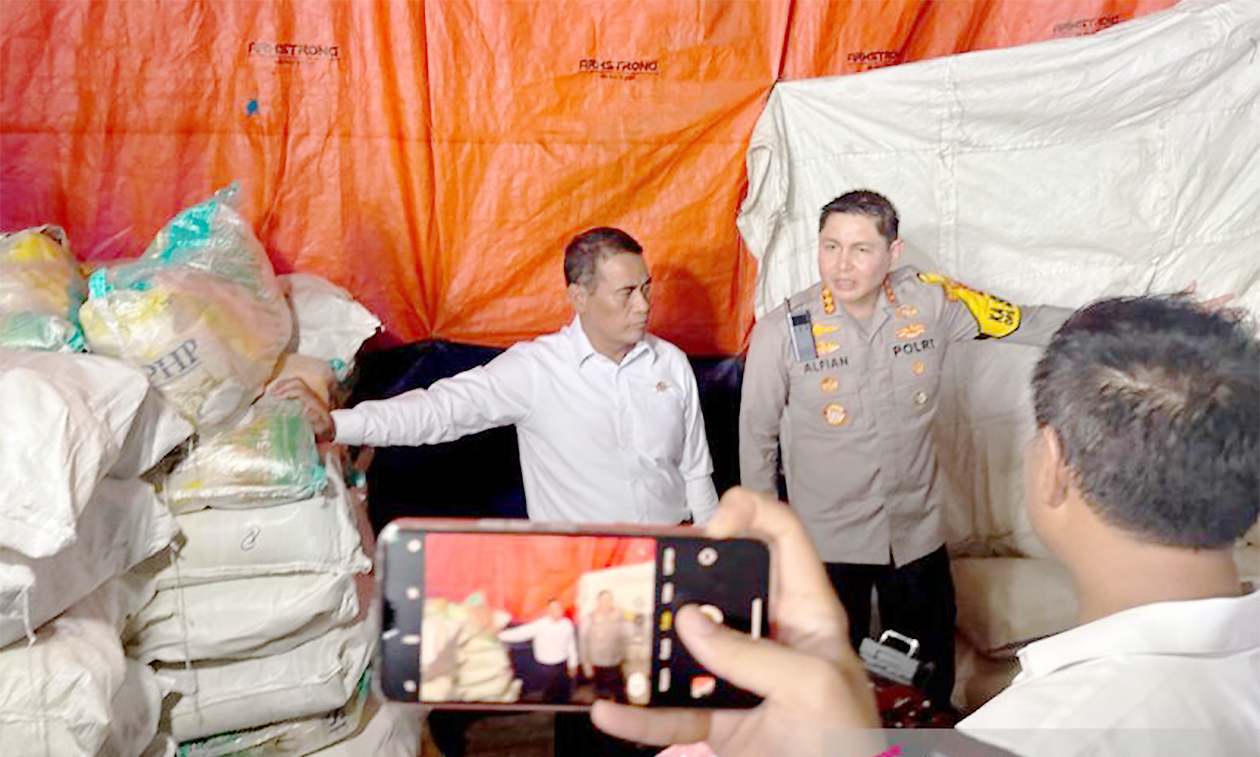 Bongkar Mafia Beras di Cipinang! Mentan Amran Murka Beras SPHP Dioplos Jadi Premium!