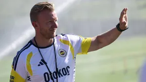 Mantan Bintang Liverpool Dirk Kuyt Ditunjuk Jadi Pelatih Sementara Fenerbahce