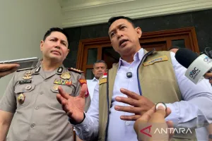 Dirut Bulog Akhirnya Beri P...