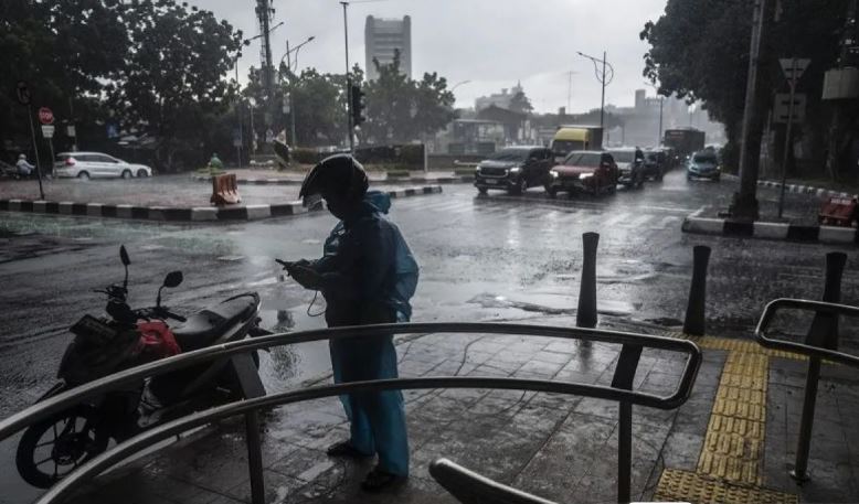 Kamis, Cuaca Jakarta Diprakirakan Hujan Ringan dari Sore ...