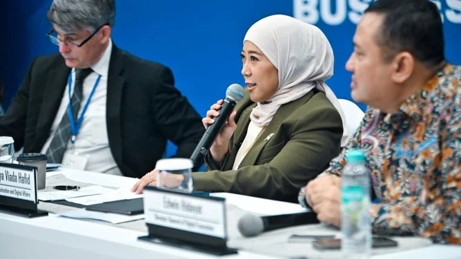 Menkomdigi Tegaskan Pentingnya Regulasi dalam Inovasi “...
