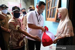 Perlinsos Menuntut Rakyat M...