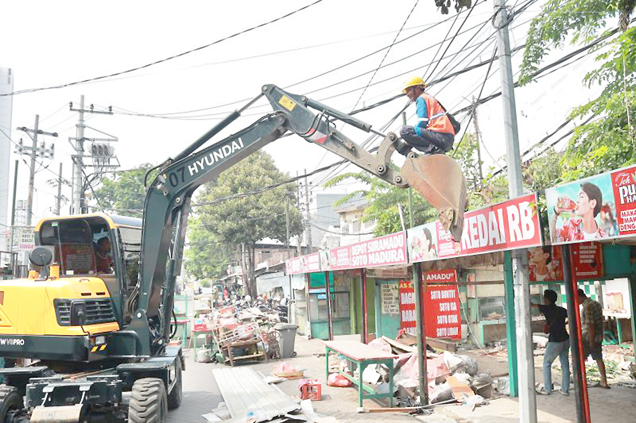 Tak Ada Kompromi Lagi! Pemkot Surabaya Tertibkan 35 PKL di Jalan Embong Blimbing