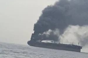 Iran Sebut Empat Kapal Tanker Terbakar Setelah Menabrak Ranjau di Selat Hormuz 