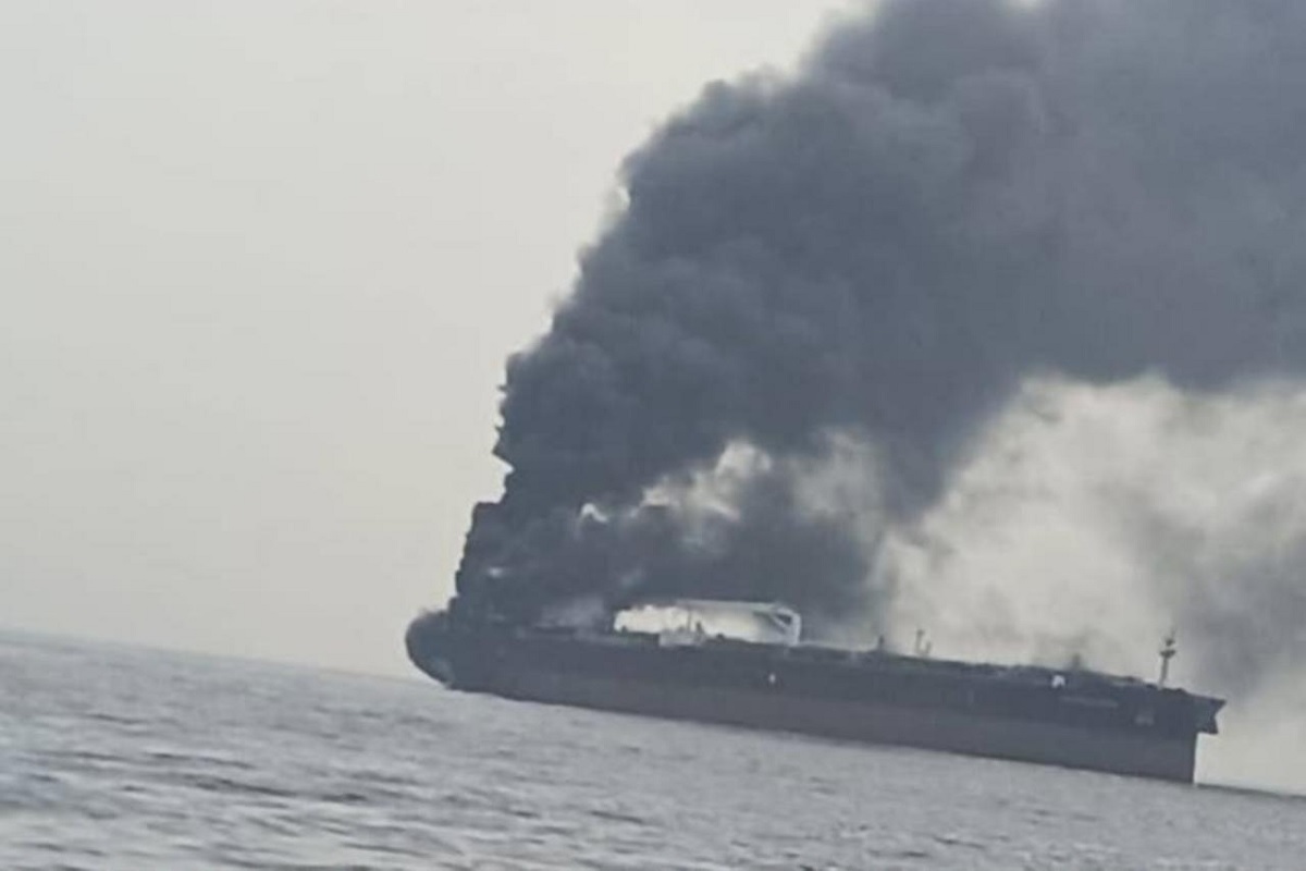 Iran Sebut Empat Kapal Tanker Terbakar Setelah Menabrak Ranjau di Selat Hormuz 
