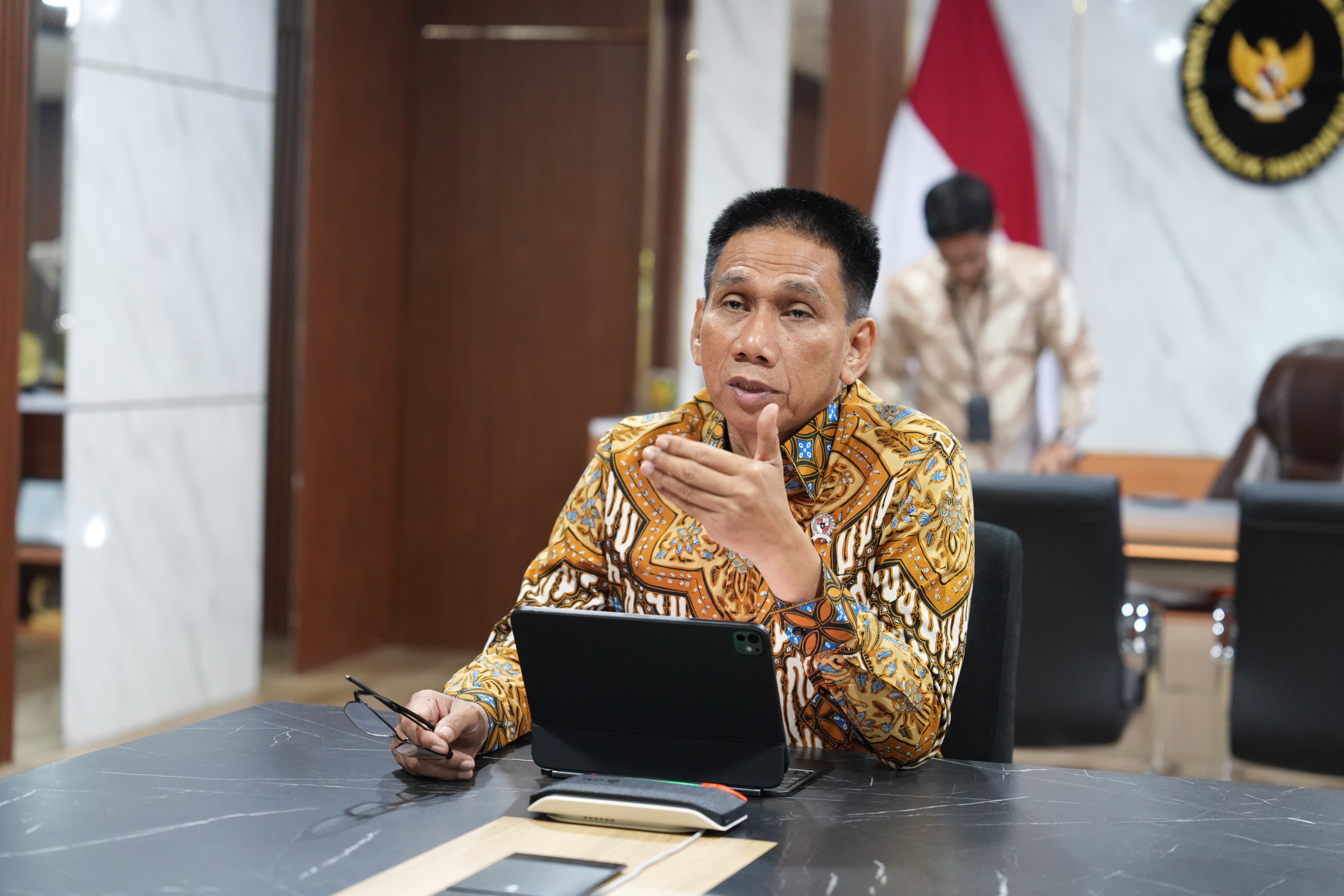 Wamendagri Minta Pemda Perketat Pengawasan Dapur MBG, SK ...