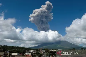Gunung Mayon Erupsi! Kolom Abu Capai 3.000 Meter, Otoritas Filipina Peringatkan Bahaya Penerbangan