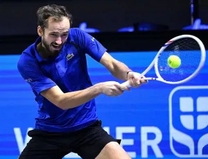 Medvedev Amankan Tiket ATP Finals Tantang Alcaraz di Semifinal Wina