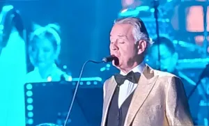 Andrea Bocelli Rayakan 30 Tahun Album Romanza di Borobudur, Penonton Terpukau