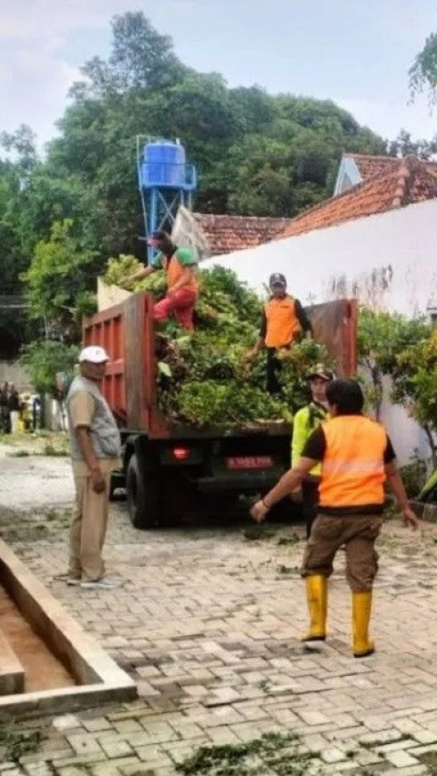Gerak Cepat, Jakbar Kerja Bakti Siapkan Program Makan Bergizi Gratis di Slipi
