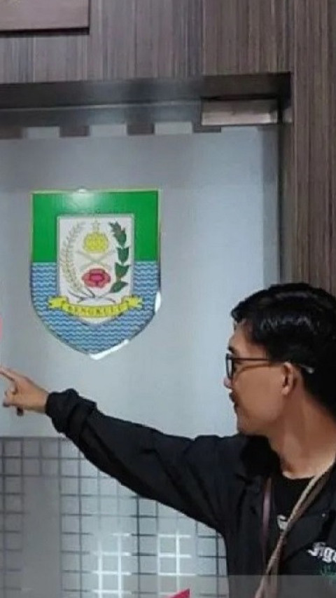 Tindak Tegas, KPK Segel Ruang Kerja Gubernur dan Sekda Bengkulu