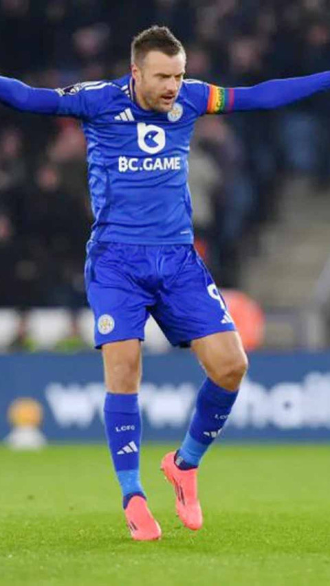 Jalani "Debut"-nya dengan Leicester, Nistelrooy Gapai Kemenangan