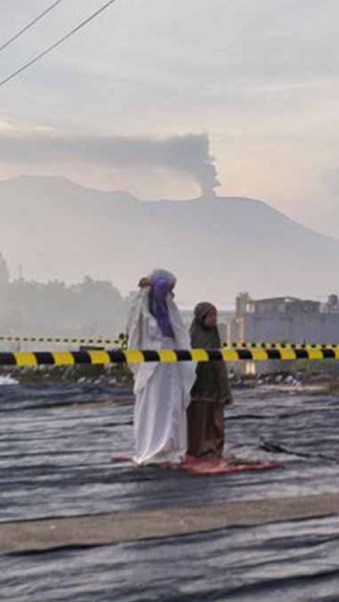 Erupsi Gunung Marapi Diiringi Hujan Abu Vulkanik