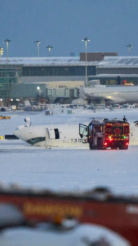 Pesawat Delta Terbalik dalam Kecelakaan di Toronto, Setidaknya 18 Orang Terluka