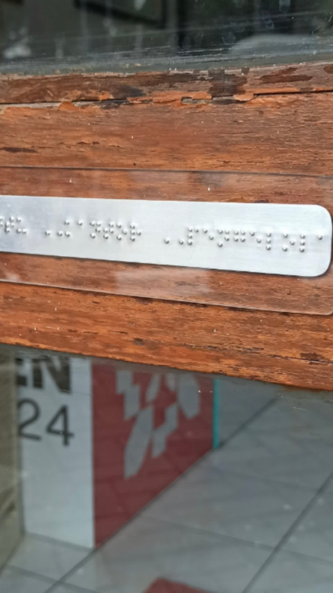 Kini Koleksi Museum 10 November dan Tugu Pahlawan Dilengkapi Narasi Huruf Braille  untuk Standar Aksesibilitas
