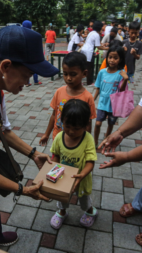 Berbagi piring kasih untuk berbuka puasa