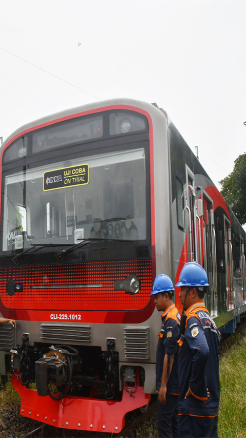 Uji coba KRL produksi Dalam Negeri