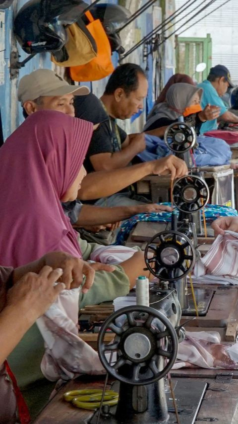 Jelang Lebaran Jasa permak pakaian meningkat